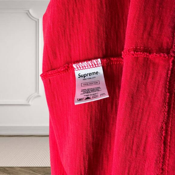 🔥 Supreme Split-Color Logo Tee – Red & Black L 🔥 - Picture 5 of 5